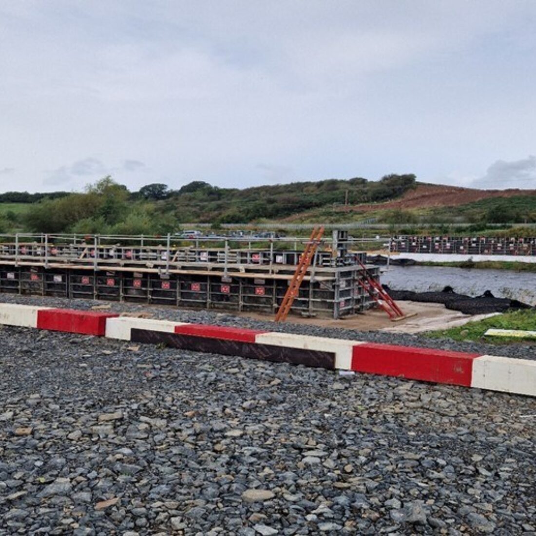 Construction of temporary bridge abutments